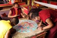 Monikken maken mandala Ladakh India Djoser
