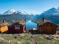 Loen uitzicht op het fjord Noorwegen Djoser