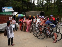 Groepsfoto onderweg Dhulikhel Wandelreis Fietsreis Djoser