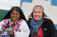 Local met toerist Amantani Peru Djoser