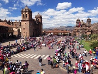 Cusco Plaza del Armas plein  Djoser