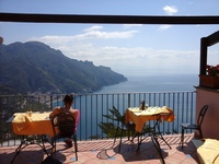 Wandelreis Italie Amalfikust lunchplek Ravello Djoser