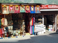 markt dharamsala ladakh