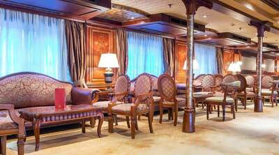 Nijlcruise lobby family djoser egypte