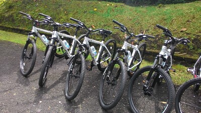 Fietsreis Bali en Lombok mountainbikes vervoer Djsoer 