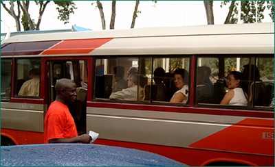 Suriname bus vervoersmiddel rondreis Djoser Family