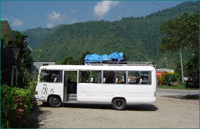Nepal bus vervoersmiddel rondreis Djoser family 