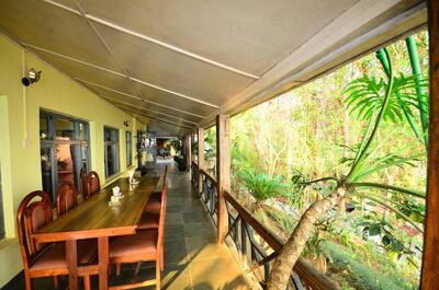 mountain resort bandipur balkon