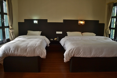 Rhino Lodge kamer Chitwan Nepal Djoser