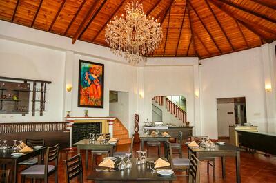 Ontbijtzaal Sri Lanka Oak Summer Hill Breeze