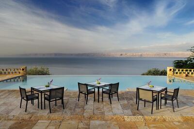 ovenpick Resort infinity pool Dode Zee Jordanie