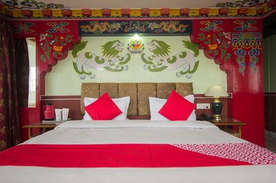 Slaapkamer in Tibetaanse sfeer Hotel Seven Seventeen Darjeeling India Djoser