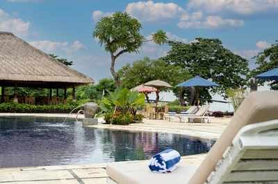 In Lovina verblijven we in een resort aan het strand. Je kunt hier ook heerlijk snorkelen of dolfijnen spotten! Indonesie hotel accommodatie overnachting Djoser