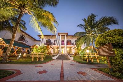 Yapahuwa Paradise Hotel voorkant