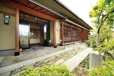 Ingang Hoshokaku ryokan Takayama Japan