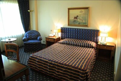 Ashgabat Ak Altyn hotel kamer Turkmenistan Djoser