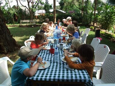 Tanzania Zanzibar avondeten kinderen rondreis Djoser Family