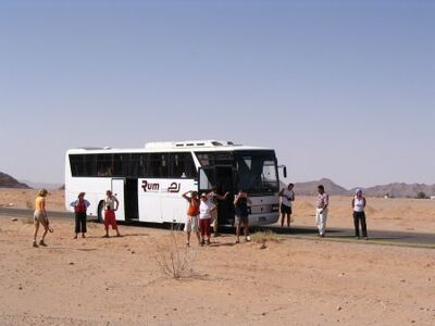 Fietsreis Jordanie bus vervoersmiddel Djoser 