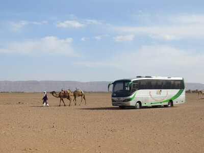 Marokko bus vervoersmiddel rondreis woestijn Djoser Family 
