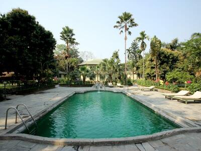 Nepal hotel accommodatie overnachting zwembad rondreis Djoser Family 