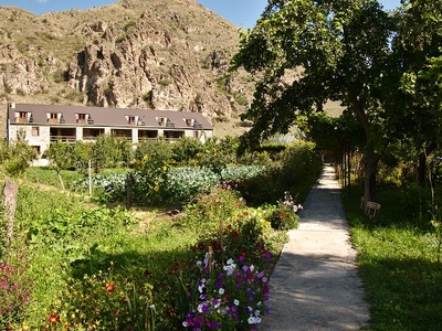 Valodia cottages in Vardzia