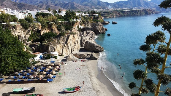 Strand van Nerja Djoser Family