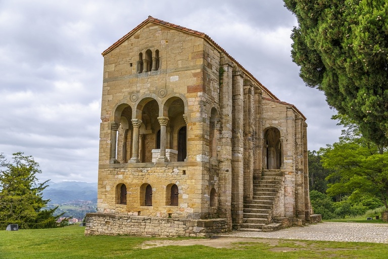 kerkje Santa Maria de Naranco, Oviedo
