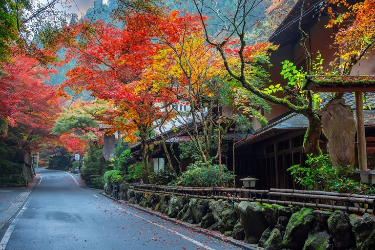 Kibune straat herfstkleuren Japan