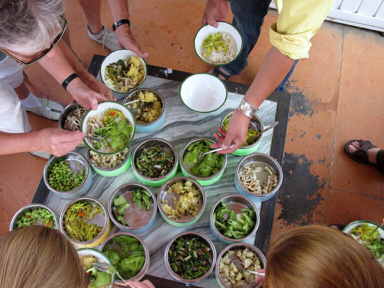 tafel vol chinese gerechten