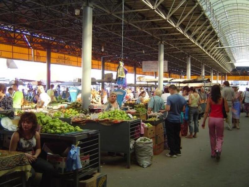 Struinen over de markt in Moldavië 