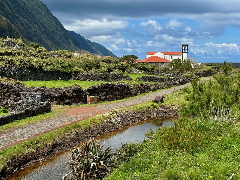 Sterke zeemansverhalen en stoofpot uit de grond op de Azoren