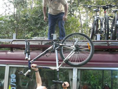 Lucien in Costa Rica met fiets