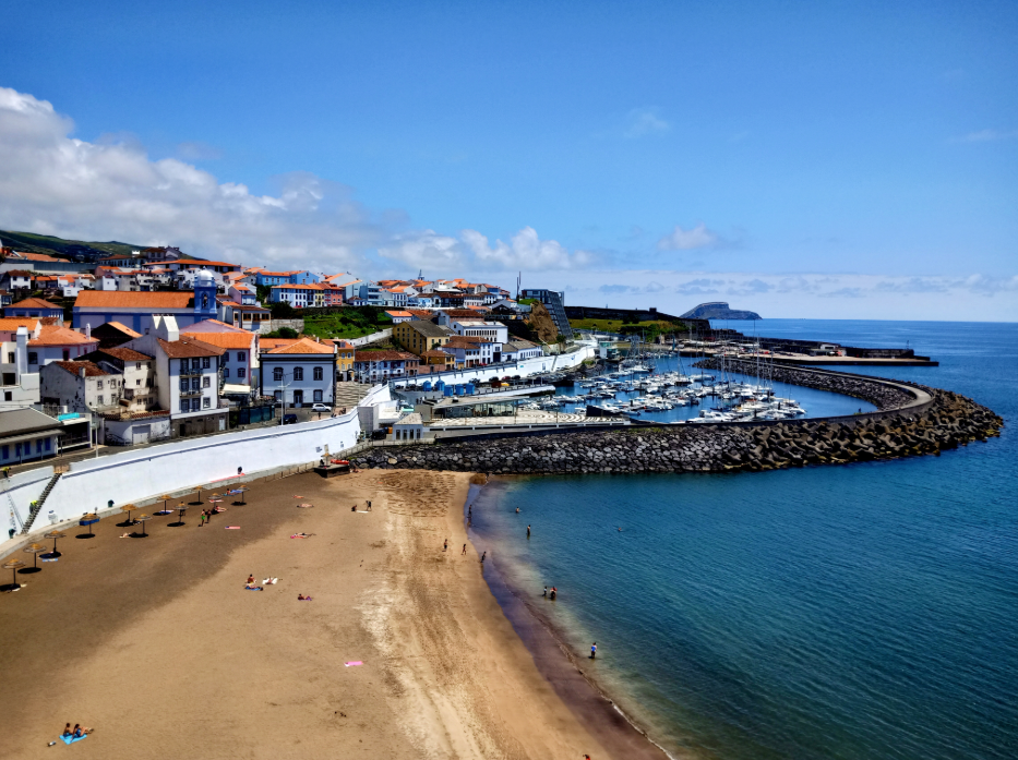 Uitzicht op strand Angra do Heroismo Azoren Terceira